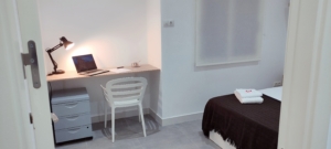Zona de trabajo con conexión a internet en Apartamento La Paz. Torrellano Elche. Cerca del aeropuerto